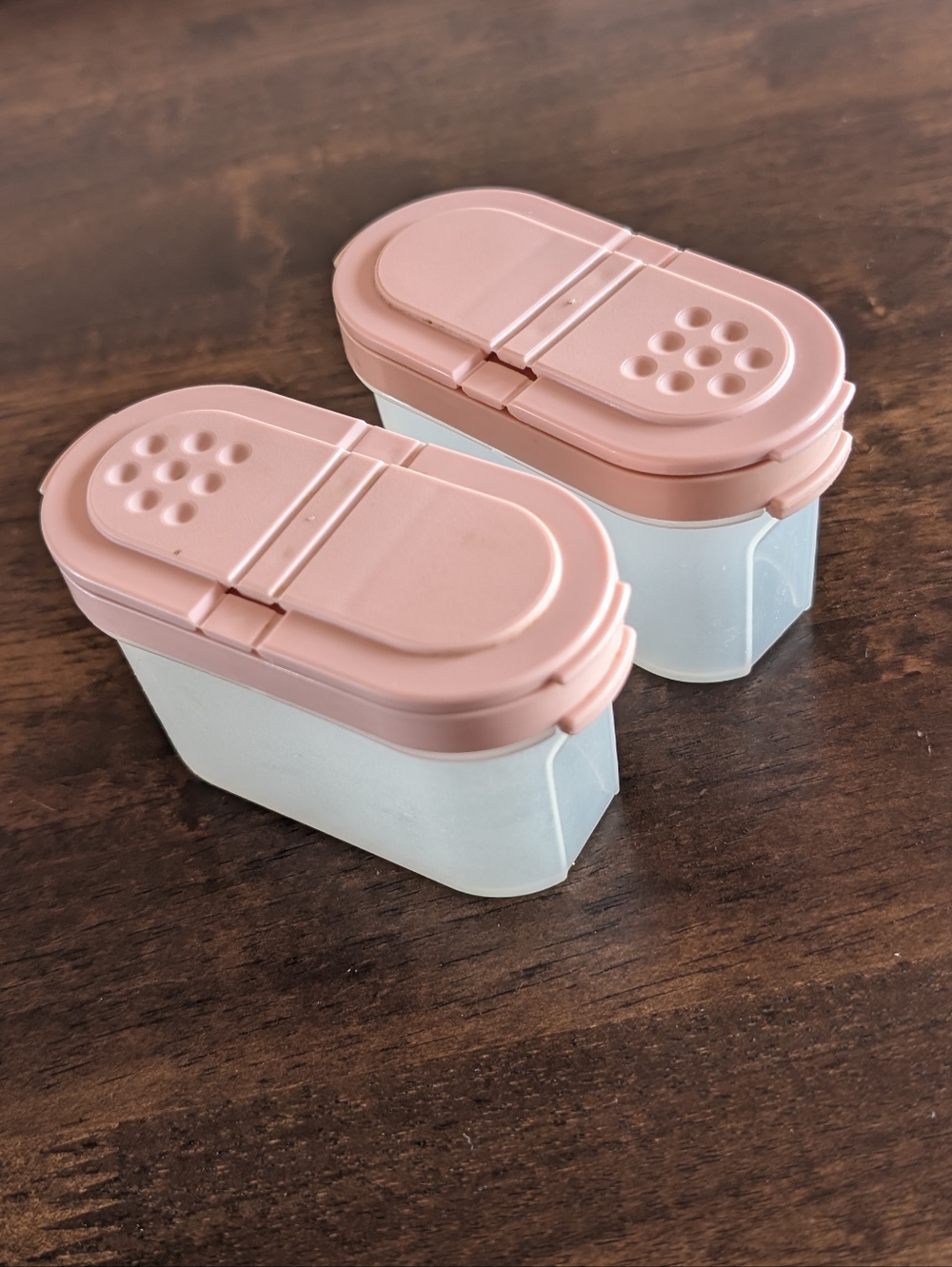 Tupperware Spice Shakers Set Of Two